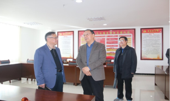 省委常委、省總工會主席馬吉孝等一行蒞臨青海物產(chǎn)集團(tuán)公司視察，調(diào)研指導(dǎo)道路貨運(yùn)企業(yè)建會、貨運(yùn)司機(jī)入會等工作