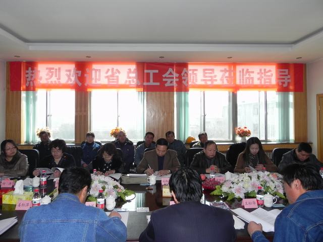 深入車間班組、“零距離”接觸職工、體驗(yàn)職工生活、傾聽(tīng)職工心聲