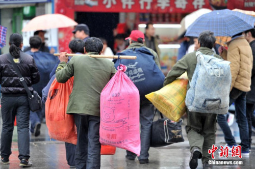 聚焦春節(jié)“恐歸族”：近鄉(xiāng)情怯，恐懼何來？(圖)